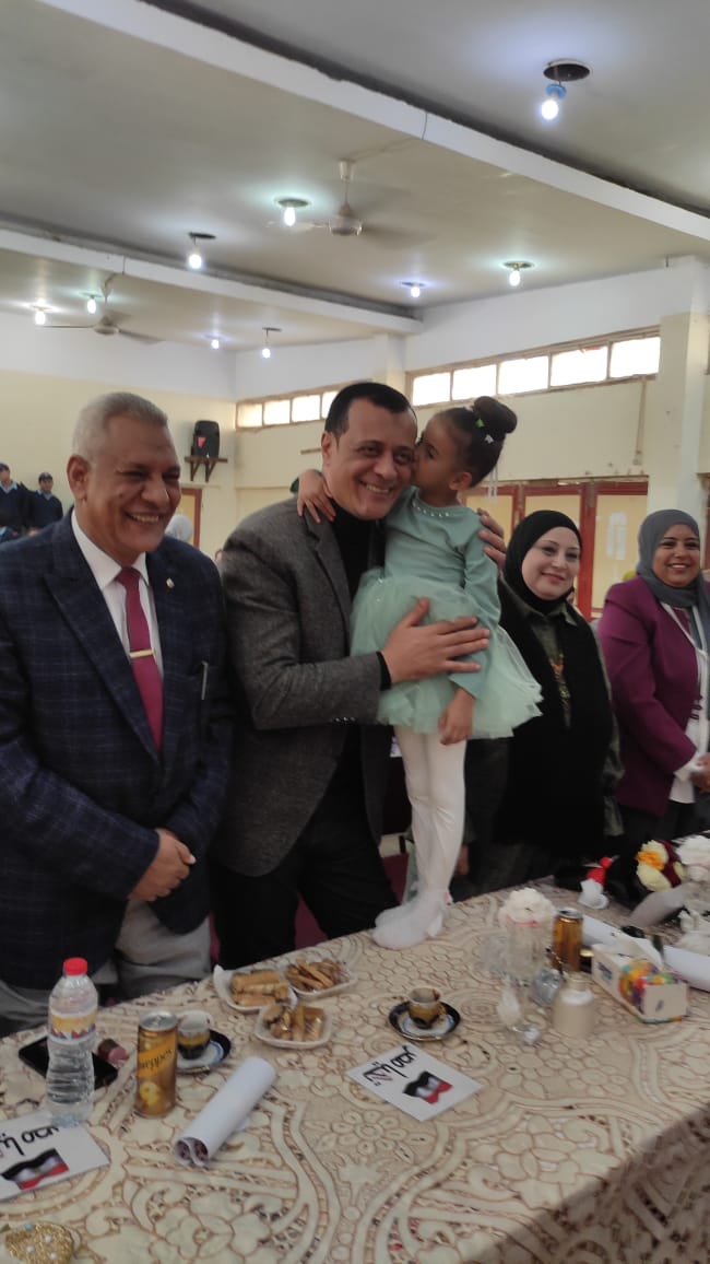 وكيل الوزارة يدعم طفله وكيل الوزارة يدعم طفله