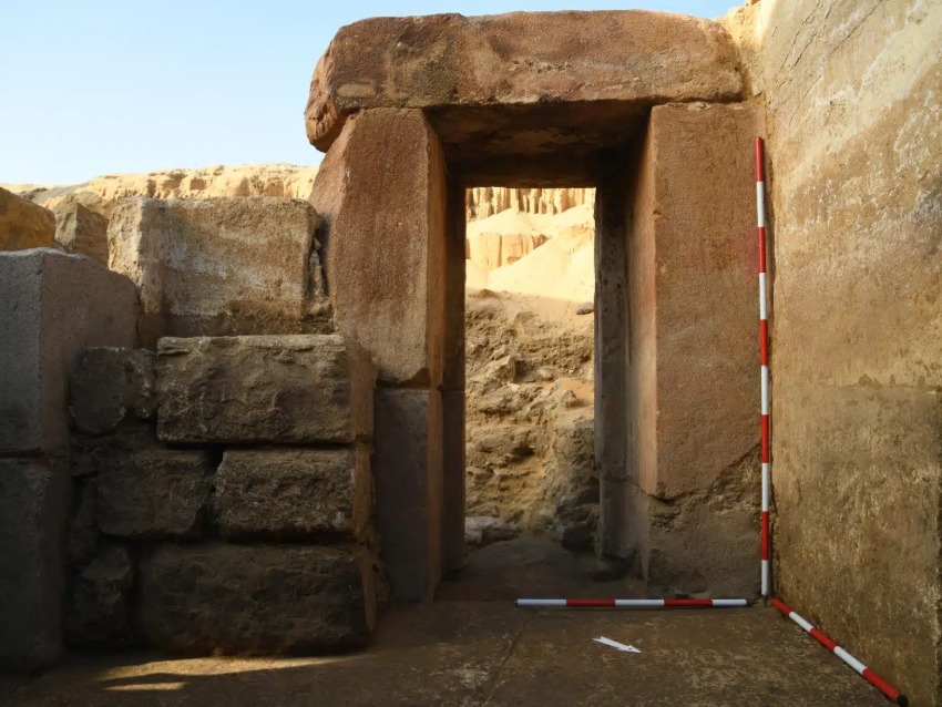 بوابة حجرية بوابة حجرية