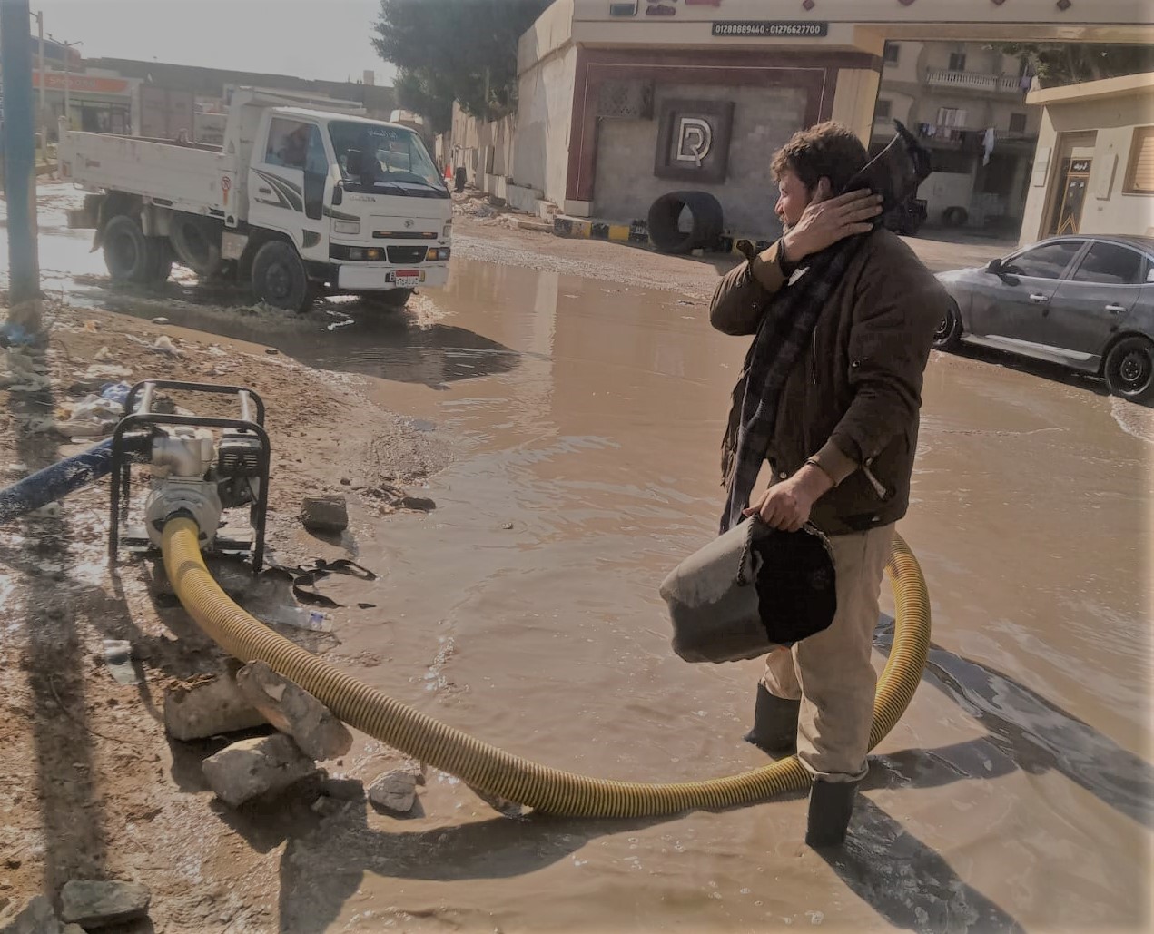شفط مياه الامطار من مناطق تجمعها - مطروح