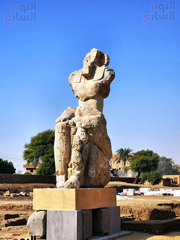 انهاء-رفع-احد-تماثيل-الملك-أمنحتب-الثالث-غرب-الأقصر انهاء-رفع-احد-تماثيل-الملك-أمنحتب-الثالث-غرب-الأقصر