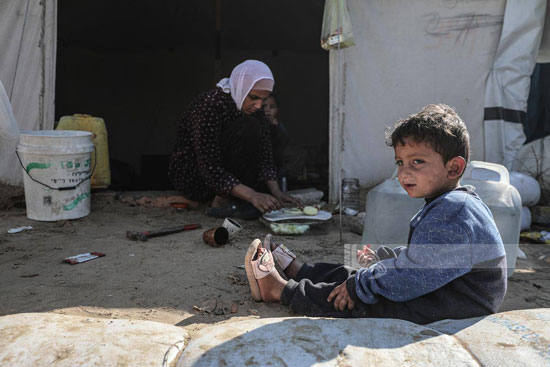 معاناة داخل الخيام معاناة داخل الخيام