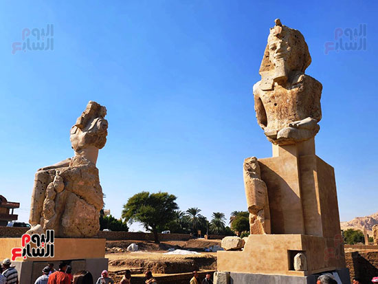 انهاء-تنصيب-التمثالين-فى-معبد-ملايين-السنين انهاء-تنصيب-التمثالين-فى-معبد-ملايين-السنين