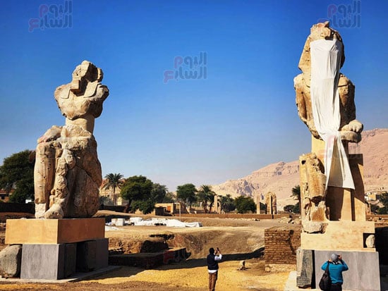 تنصيب-تماثيل-الملك-أمنحتب-الثالث-في-معبد-ملايين-السنين-بالبر-الغربى-(5)