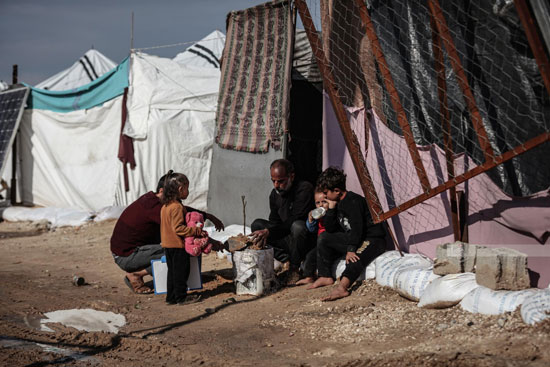 الحياة داخل الخيام فى غزة الحياة داخل الخيام فى غزة