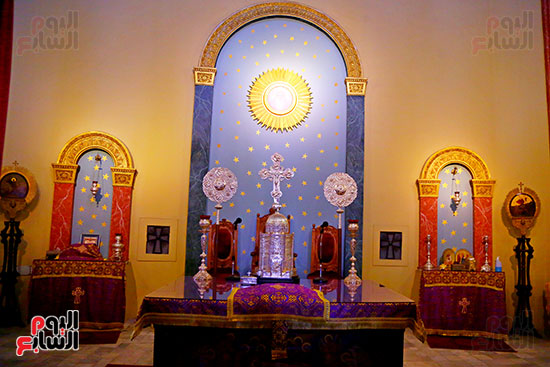 أيقونات قبطية تحمل رموزًا روحية وتاريخية عميقة أيقونات قبطية تحمل رموزًا روحية وتاريخية عميقة