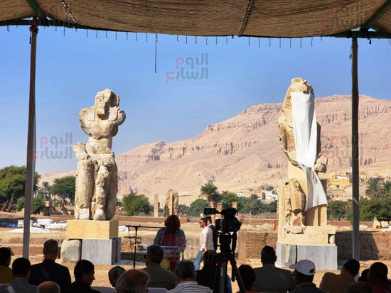 تنصيب-تماثيل-الملك-أمنحتب-الثالث-في-معبد-ملايين-السنين-بالبر-الغربى-(2)