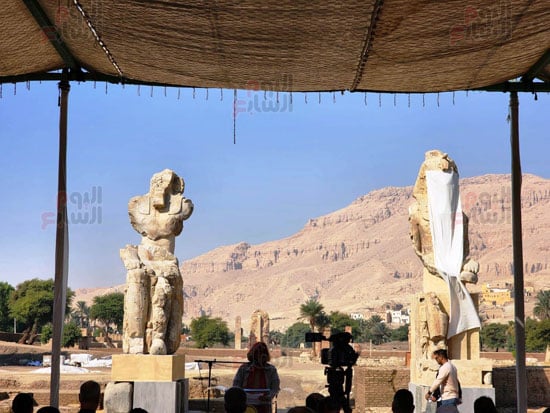 تنصيب-تماثيل-الملك-أمنحتب-الثالث-في-معبد-ملايين-السنين-بالبر-الغربى-(4)