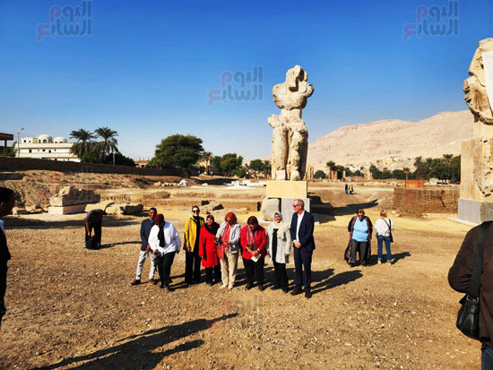 تنصيب-تماثيل-الملك-أمنحتب-الثالث-في-معبد-ملايين-السنين-بالبر-الغربى-(8)