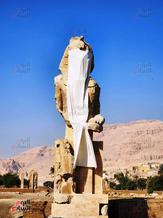 تنصيب-تماثيل-الملك-أمنحتب-الثالث-في-معبد-ملايين-السنين-بالبر-الغربى-(6)