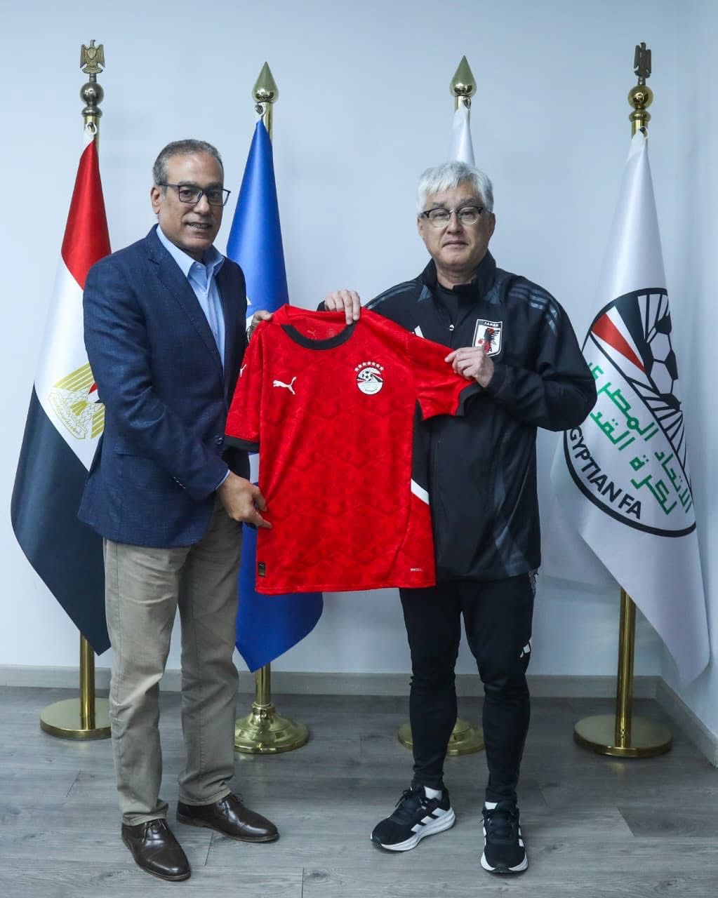 مصطفى عزام والمنتخب الياباني