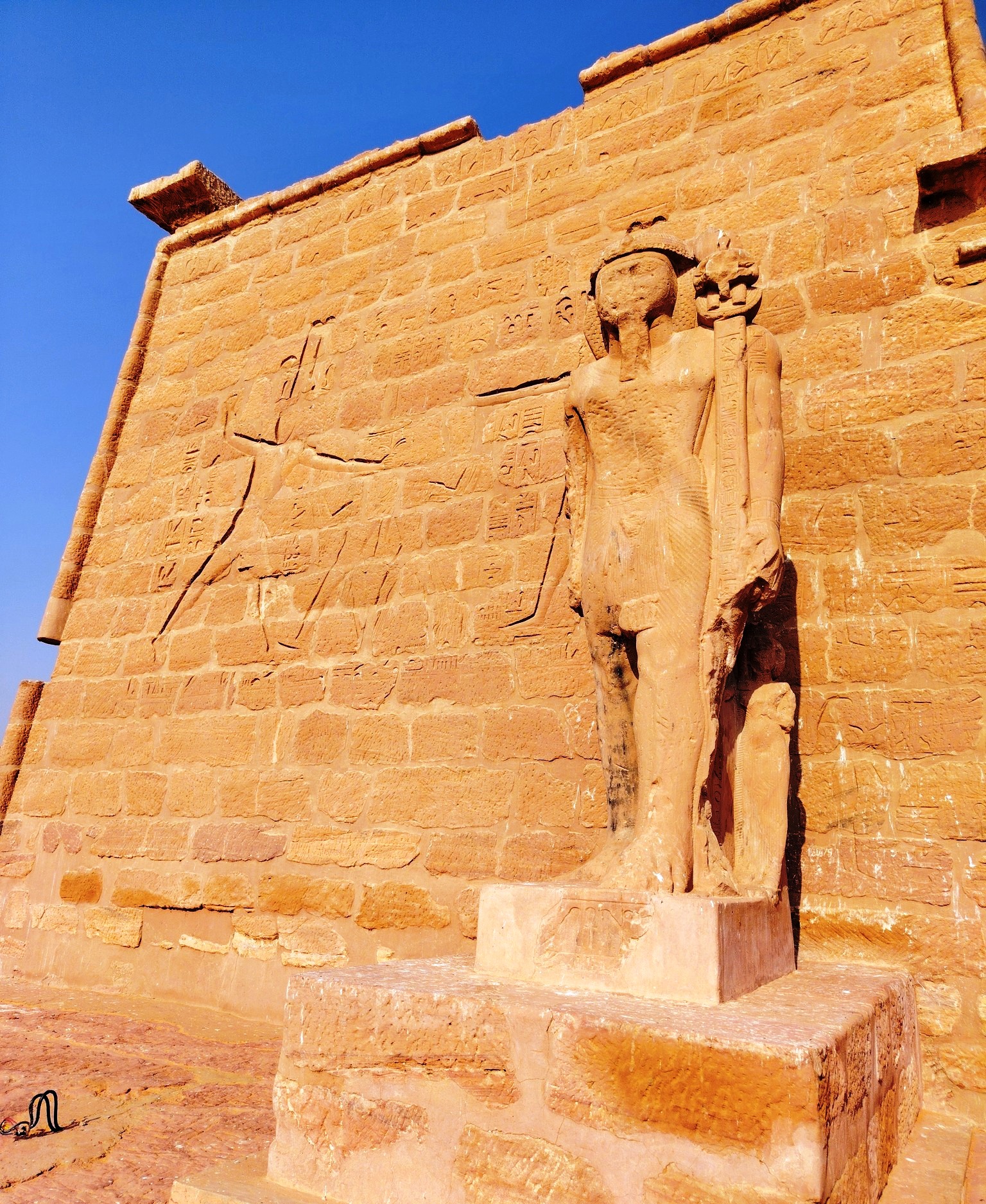 تماثيل المعابد النوبية