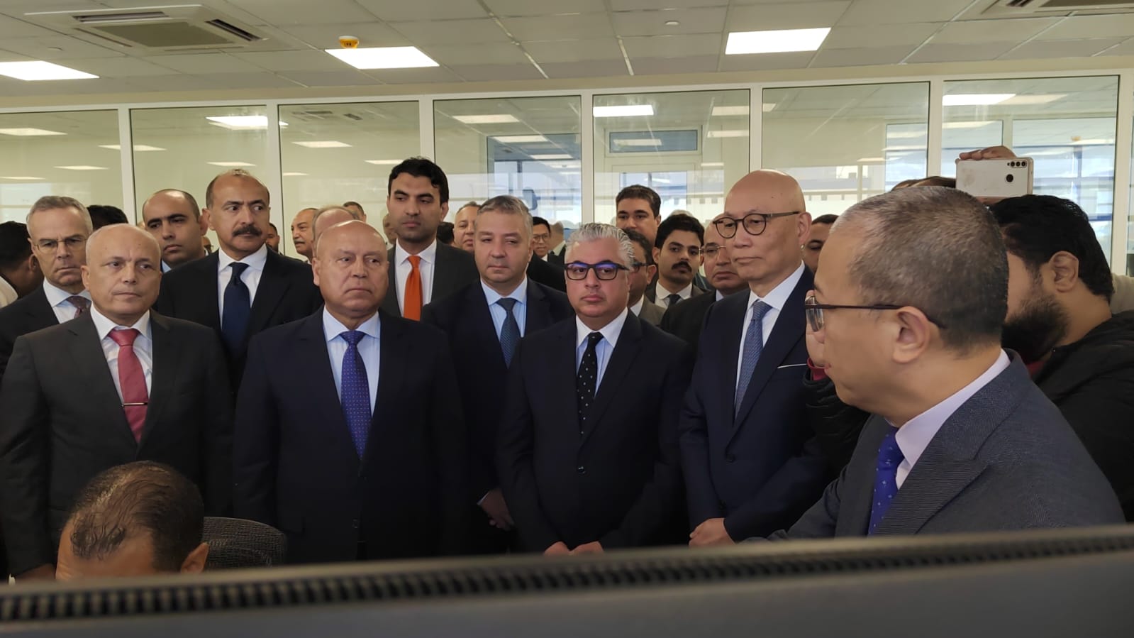 نائب رئيس الوزراء يشهد التشغيل التجريبى لمحطة هاتشيسون