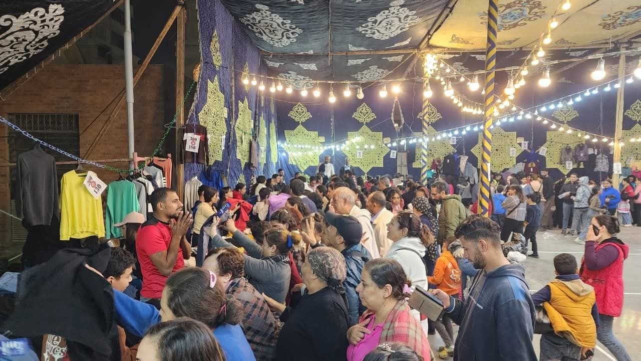 معرض ملابس عيد الميلاد المجيد يخدم أسر المعصرة بأسعار مخفضة معرض ملابس عيد الميلاد المجيد يخدم أسر المعصرة بأسعار مخفضة