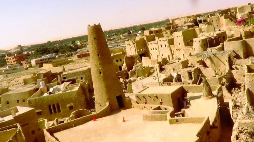 مسجد الشيخة حسينة الاثري وسط حصن شالي القديمة