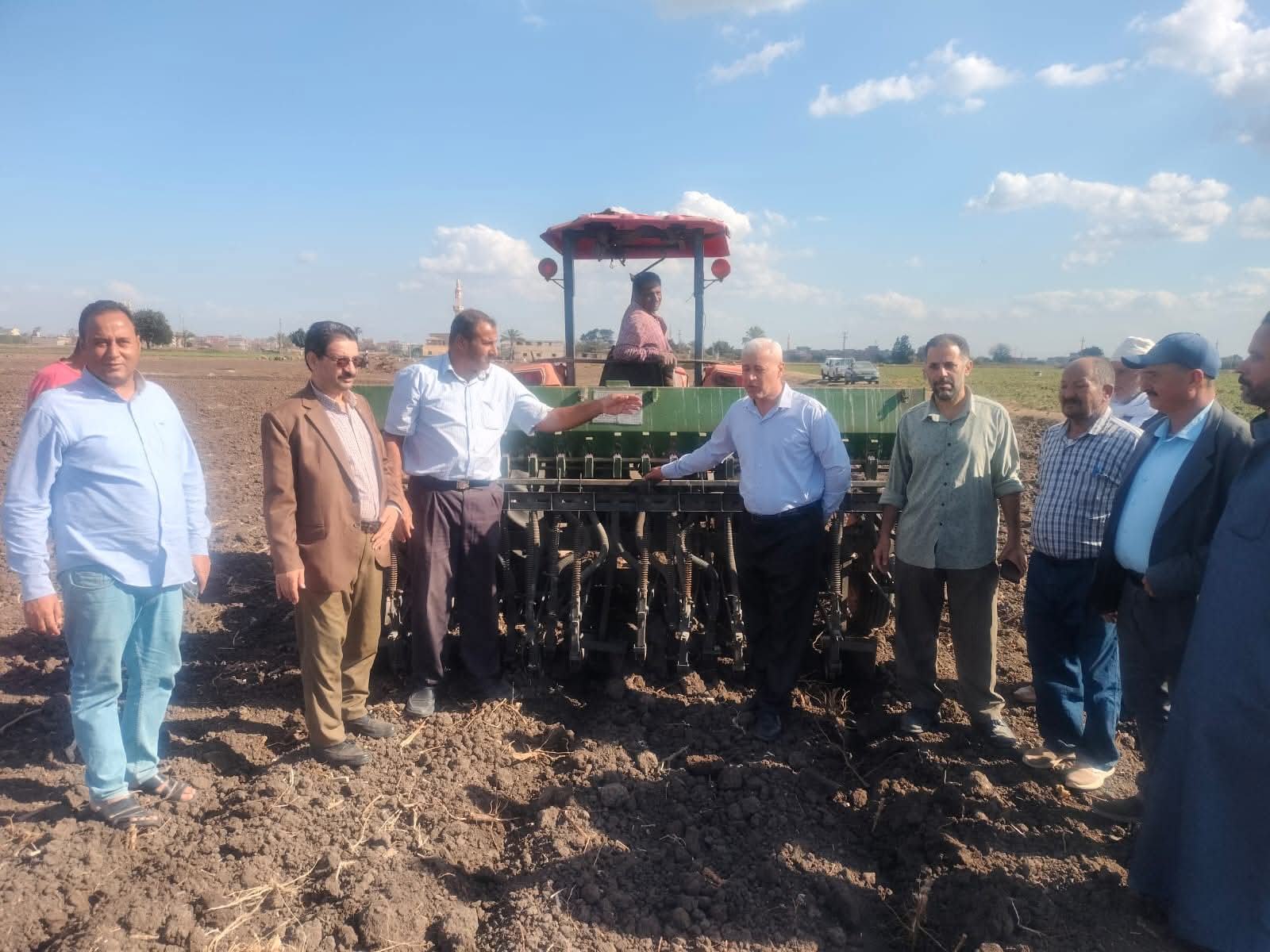 وكيل وزارة الزراعة يتابع الزراعة بالسطارة