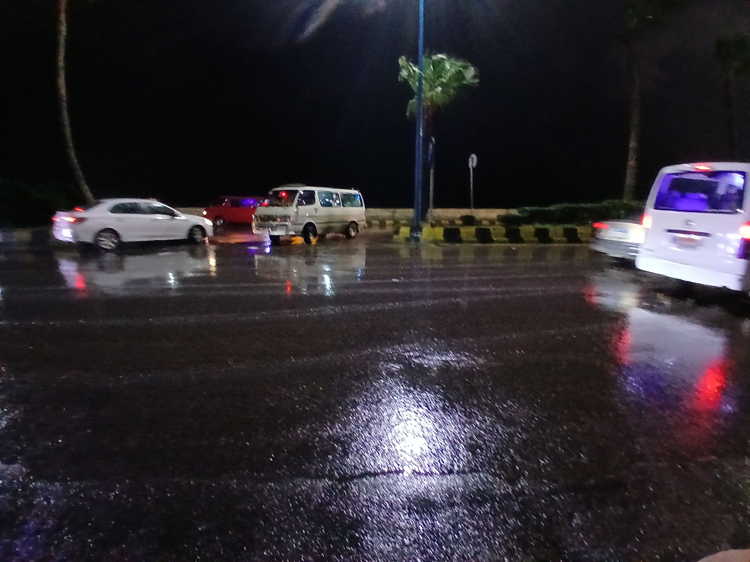 امطار غزيرة تضرب الإسكندرية امطار غزيرة تضرب الإسكندرية