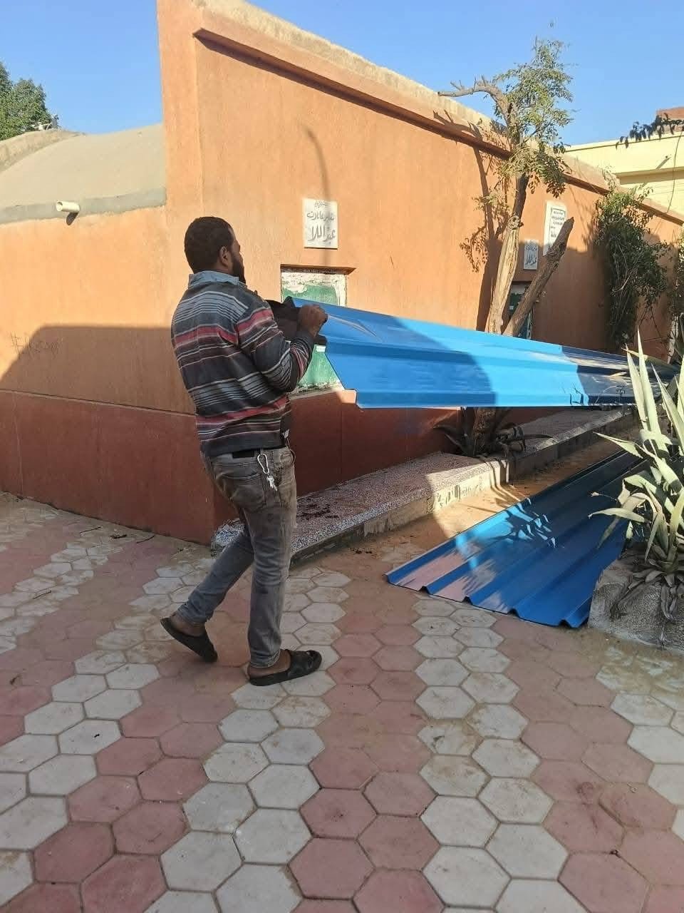 عمل مظلات للوقوف تحتها عمل مظلات للوقوف تحتها