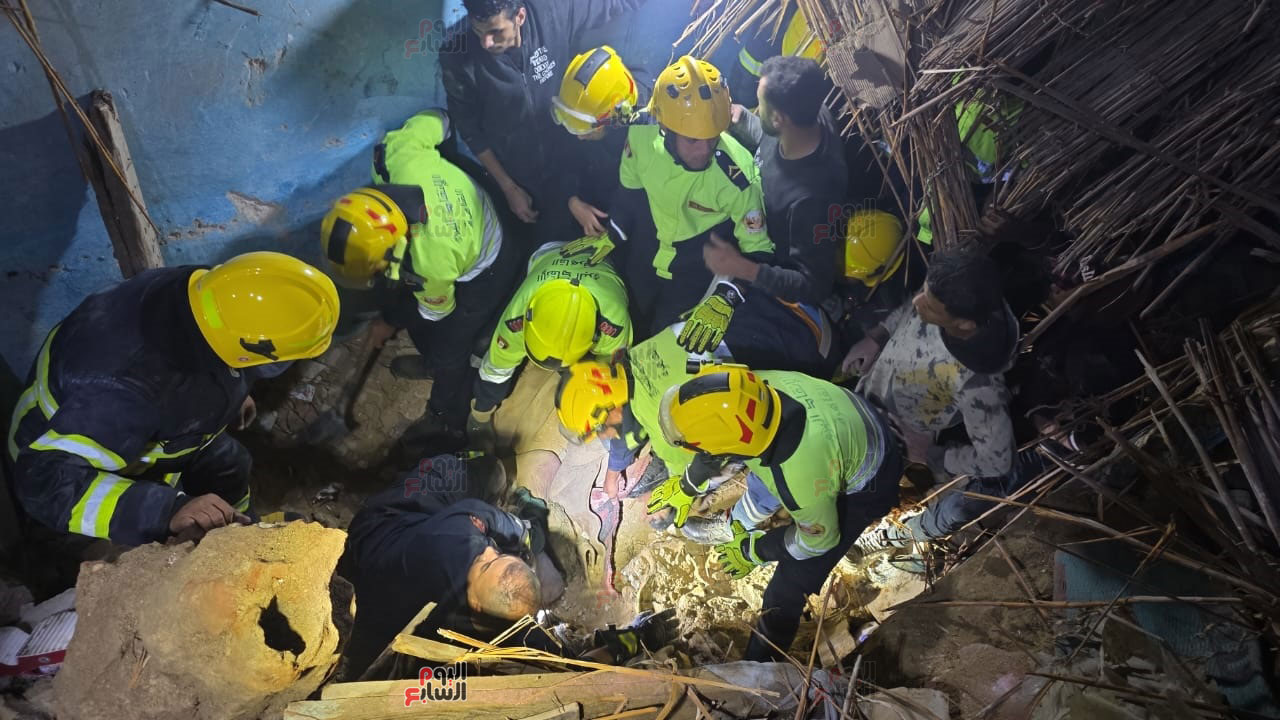 144202-عمليات-البحث-من-رجال-الانقاذ 144202-عمليات-البحث-من-رجال-الانقاذ