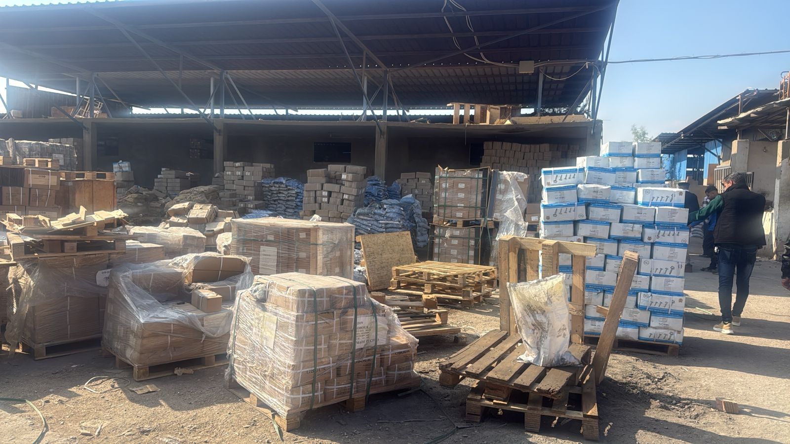 مخازن غير مرخصة بالعبور الجديدة