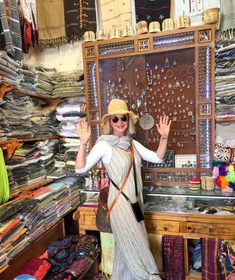 السياح يفضلون شراء المشغولات التراثية - واحة سيوة السياح يفضلون شراء المشغولات التراثية - واحة سيوة