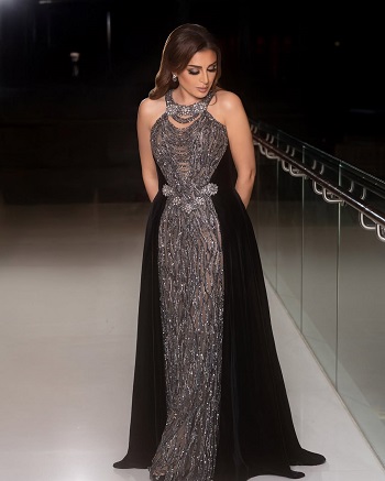 أنغام في إطلالة بتوقيع زهير مراد خلال حفل أوبرا دبي أنغام في إطلالة بتوقيع زهير مراد خلال حفل أوبرا دبي