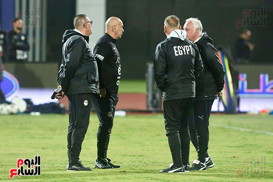 الجهاز الفنى لمنتخب مصر فى المران الجهاز الفنى لمنتخب مصر فى المران