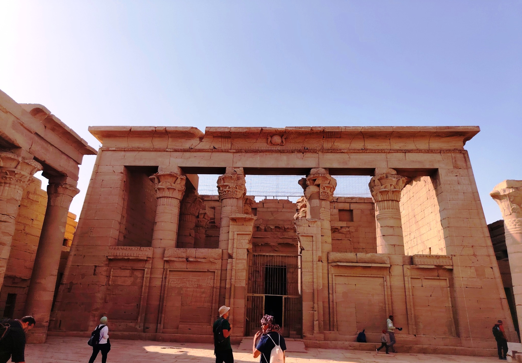 جانب من زيارة المواقع الأثرية