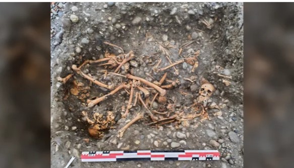 مشنقة من القرن السادس عشر ودفن جماعى للجثث