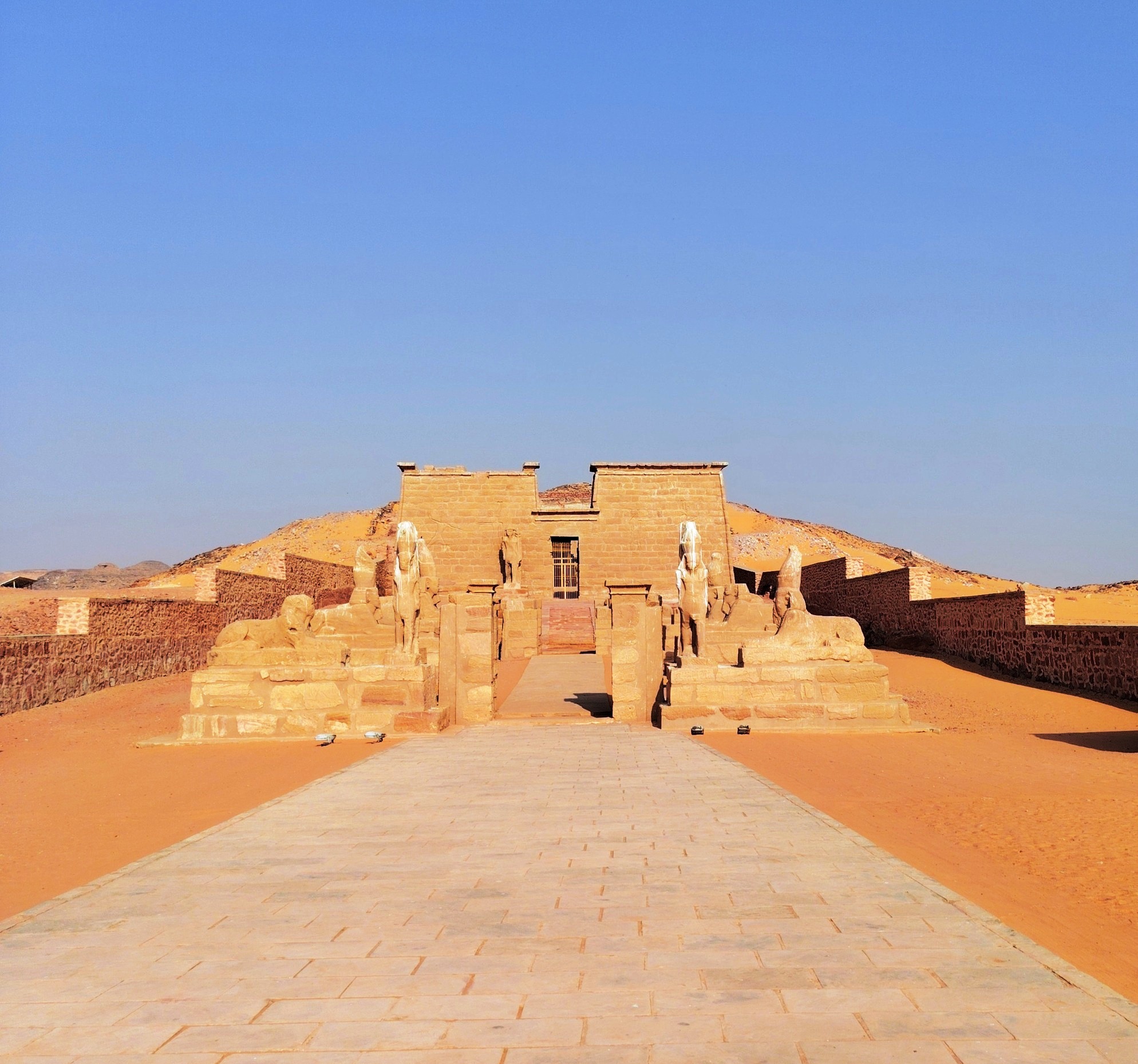 معابد ما وراء السد