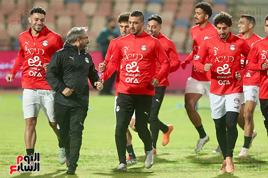 ضحك ومرح بين لاعبى منتخب مصر ضحك ومرح بين لاعبى منتخب مصر