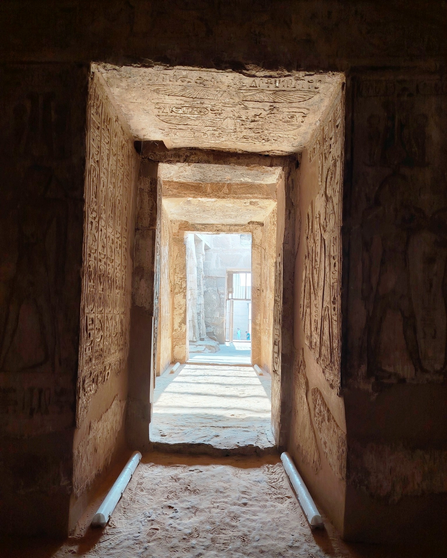ممرات داخل المعابد