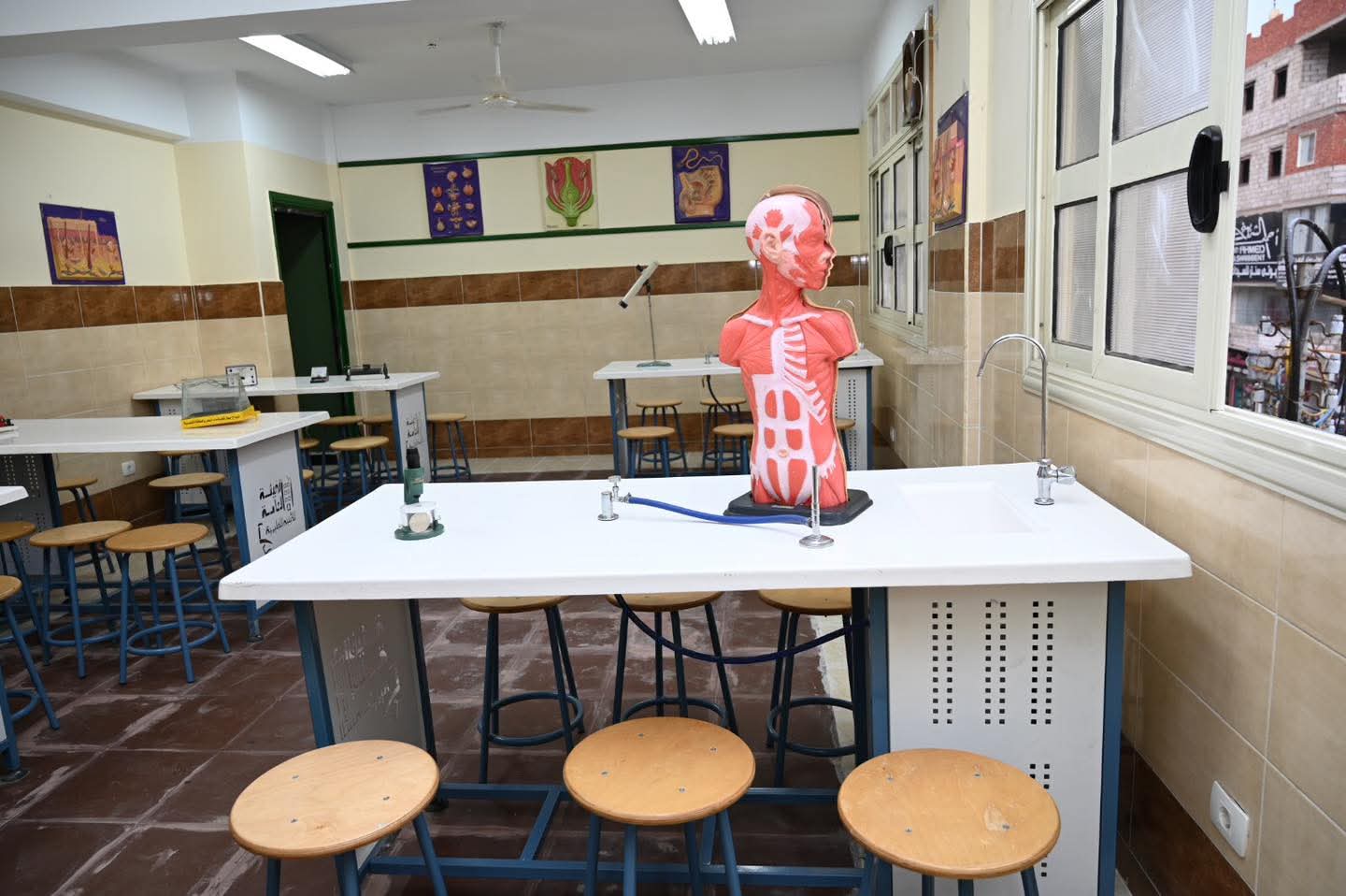 معمل المدرسة_1