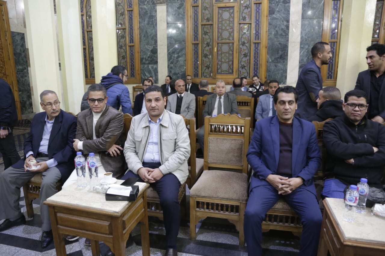 الكاتب الصحفى عبدالفتاح عبدالمنعم و يوسف ايوب  فى عزاء والدة عماد الدين حسين بعمر مكرم (6)