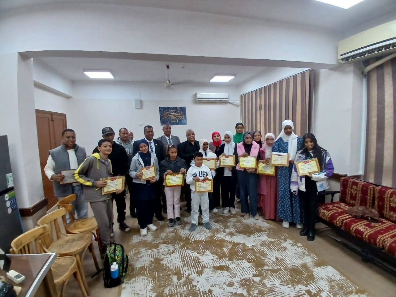 وكيل تعليم الأقصر يكرّم الفائزين في مسابقات الإعلام التربوي وكيل تعليم الأقصر يكرّم الفائزين في مسابقات الإعلام التربوي