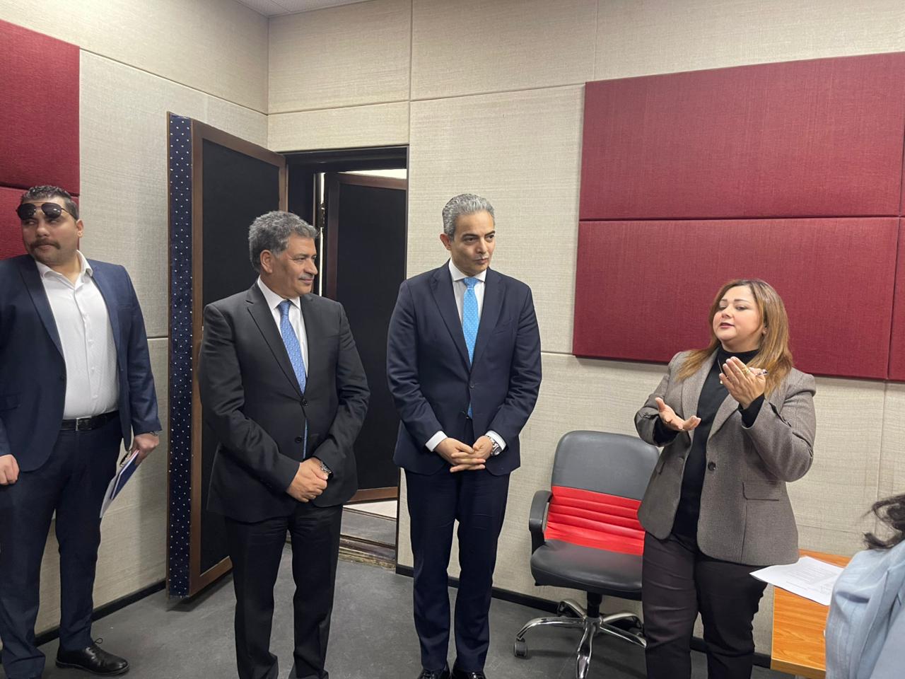 خلال زيارة نقيب الاعلاميين للجامعة البريطانية (4)