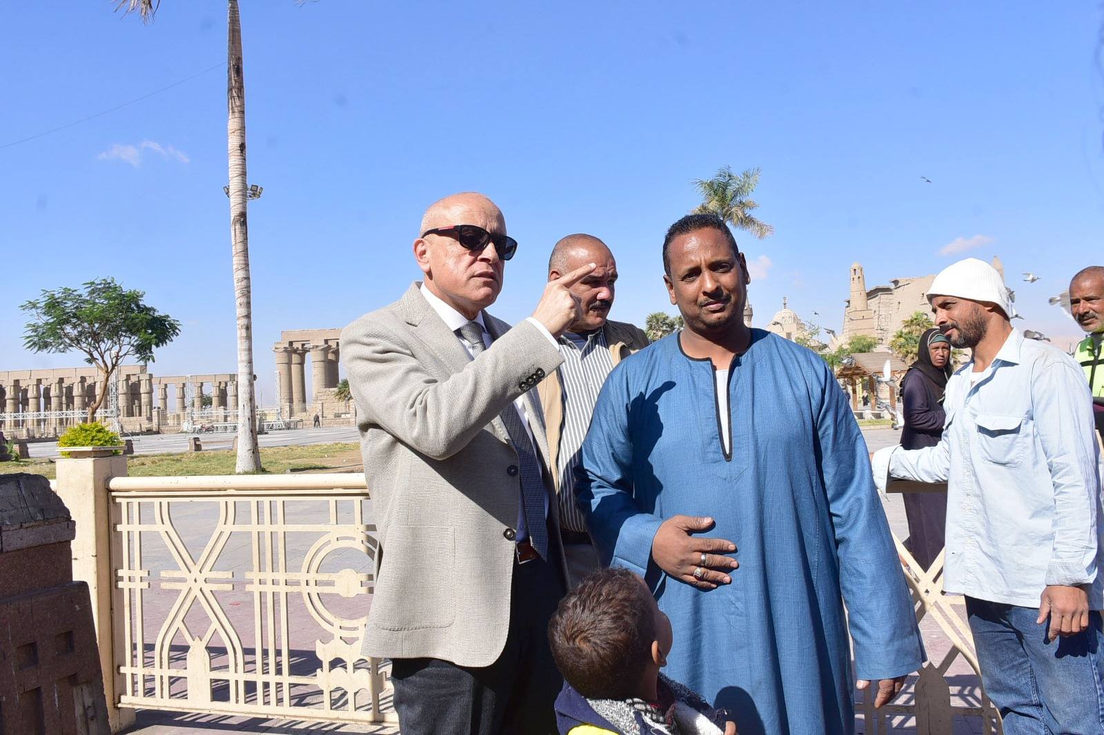 جولات المحافظ في شوارع المدينة لمتابعة مستوى النظافة وانسيابية حركة المرور جولات المحافظ في شوارع المدينة لمتابعة مستوى النظافة وانسيابية حركة المرور