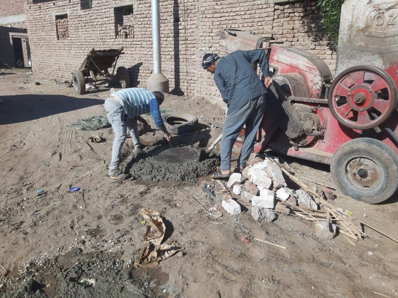 مدينة أرمنت تستجيب للمواطنين وتحل أزمة غرفة صرف صحى بدون غطاء