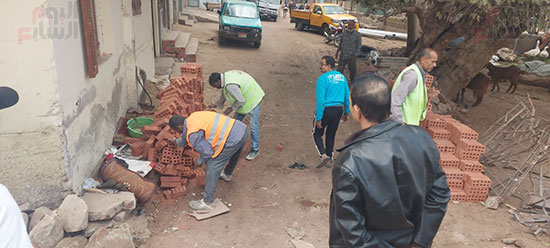 إصلاح-واجهات-المنازل-المتأثرة-بحادث-قطار-بضائع-طوخ-(5)