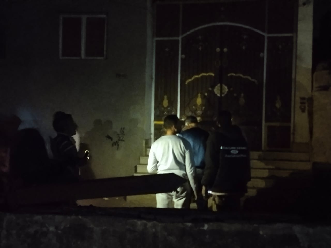 لجنة فنية للتأكد من السلامة الإنشائية للعقارات بموقع الحادث  (1)