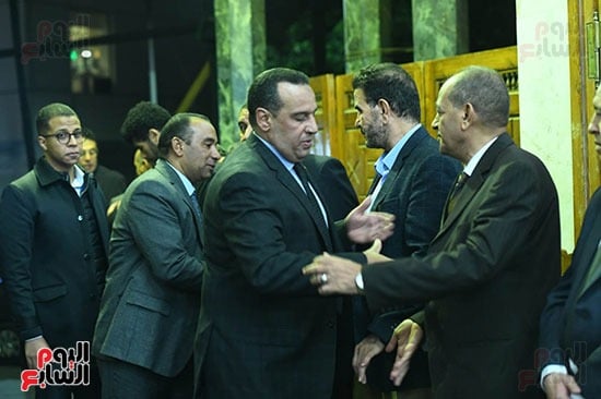 خلال تلقى واجب العزاء خلال تلقى واجب العزاء