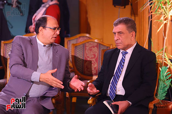 الكاتب الصحفى عادل السنهورى خلال الصالون الكاتب الصحفى عادل السنهورى خلال الصالون