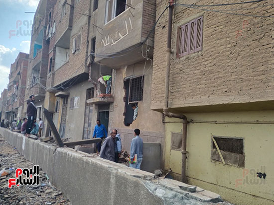 إصلاح-واجهات-المنازل-المتأثرة-بحادث-قطار-بضائع-طوخ-(3)