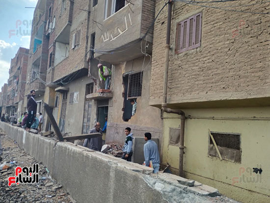 إصلاح-واجهات-المنازل-المتأثرة-بحادث-قطار-بضائع-طوخ-(4)