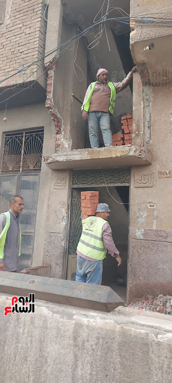 إصلاح-واجهات-المنازل-المتأثرة-بحادث-قطار-بضائع-طوخ-(8)