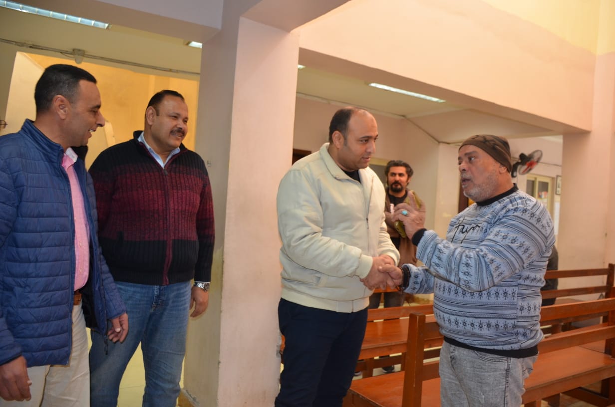 رئيس مياه الجيزة يتفقد المركز الطبى لرعاية العاملين  (2)