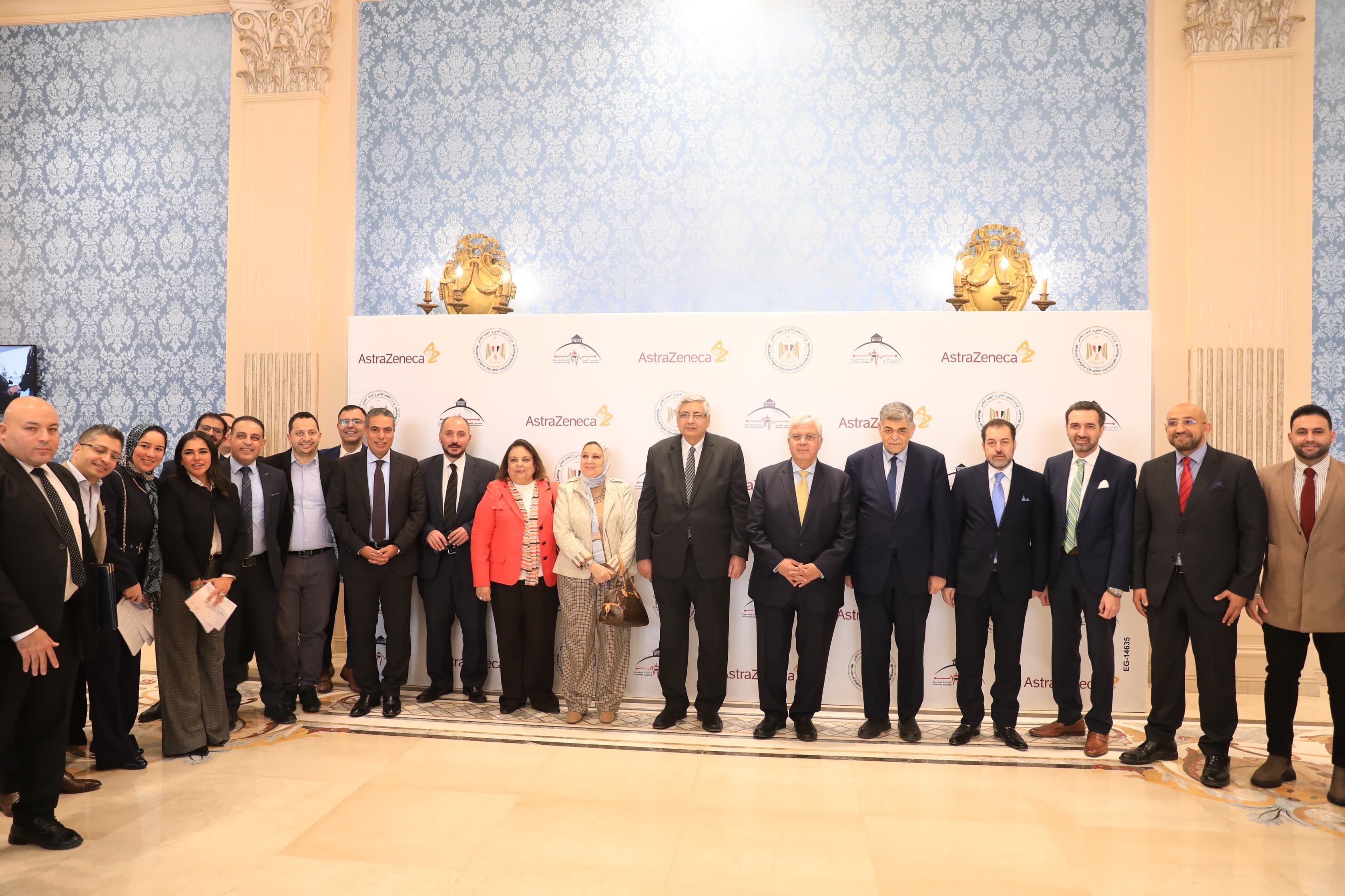 صورة تذكارية بعد توقيع الاتفاقية صورة تذكارية بعد توقيع الاتفاقية