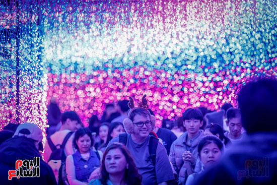 حضور كبير من العائلات للاستمتاع بزينة الكريسماس