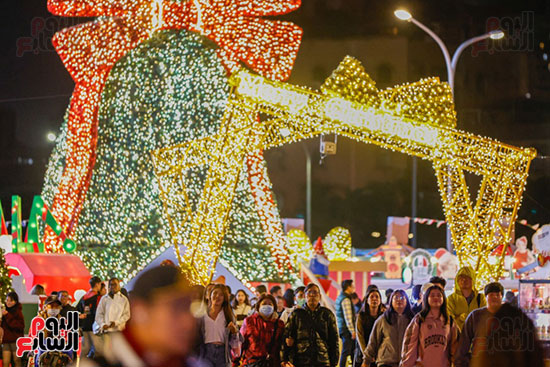 حضور كبير من السكان والسياح للاستمتاع أجواء الكريسماس