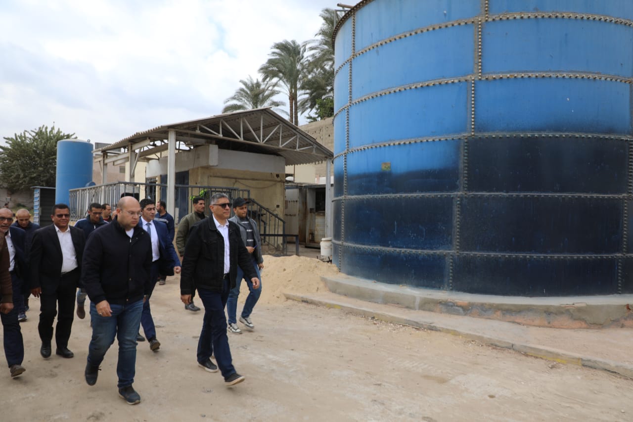 محافظ الجيزة يتابع نسب تنفيذ محطات صرف صحي جديدة (1)