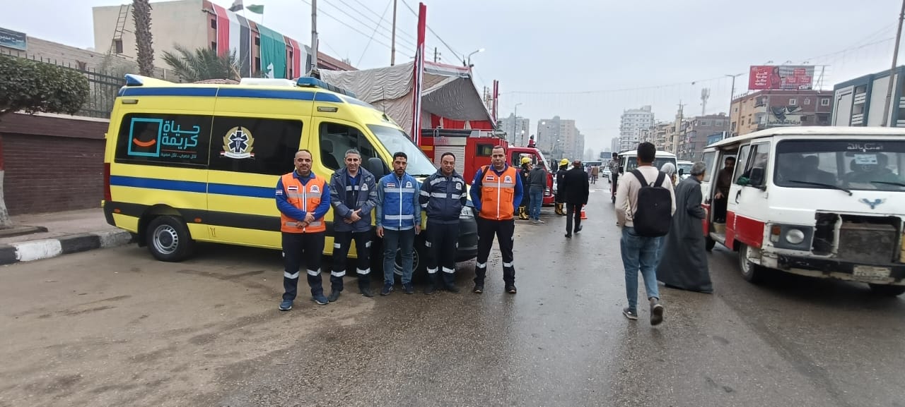 تمركز سيارات الإسعاف في محيط لجان انتخابات مجلس النواب (1)